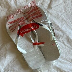 Havaianas Brasil logo white flip flop sandals size 9